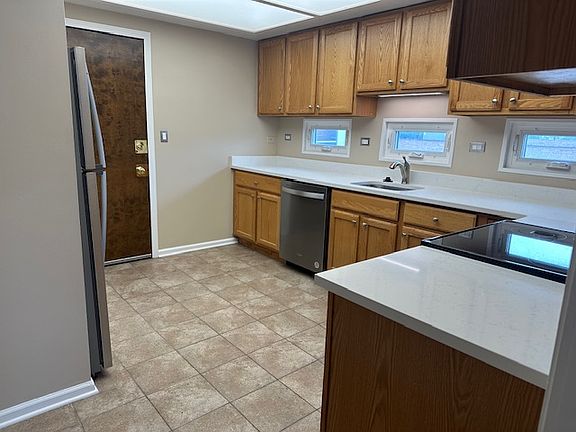 3rd image of 5520 W Montrose Ave #2S