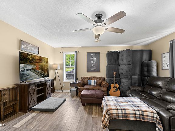 5th image of 65 Isley Ln