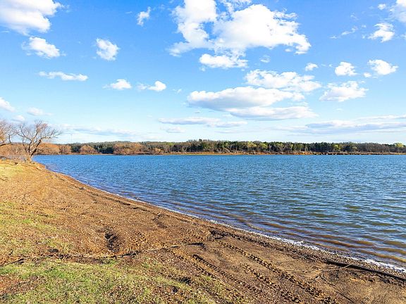 3rd image of 1053 Paradise Cove Rd