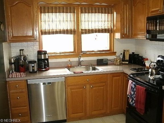 4th image of 3135 W 142nd St