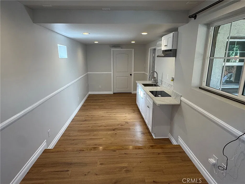 1 bed, 400 sqft, $1,950 — Photo 2