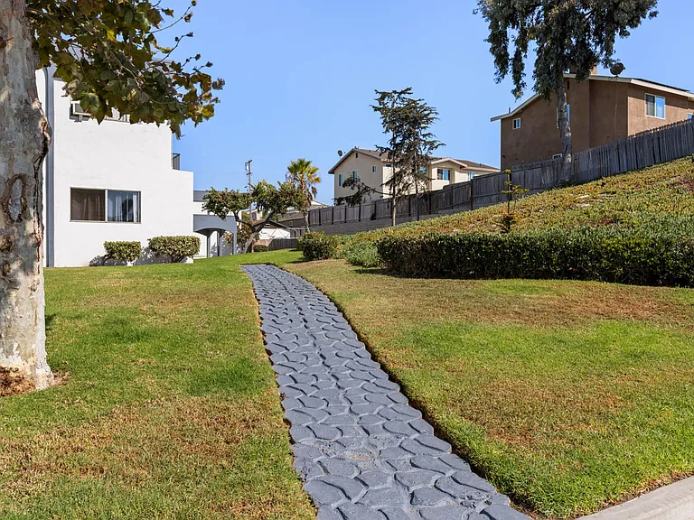 Mar at Laurel — Photo 14