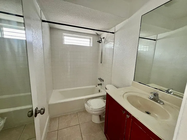 4251 NW 5th St — Photo 5
