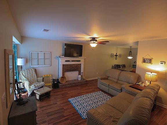 3rd image of 805 Jamestown Manor Park
