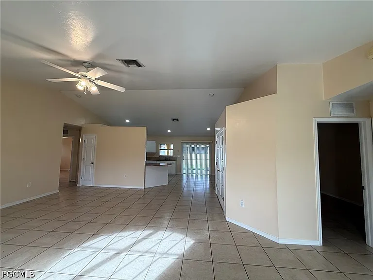 696 Homestead Rd S — Photo 6