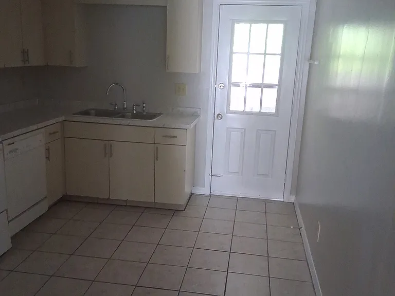 2435 NW 4th Ter #2437 — Photo 6