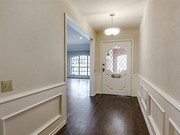 4th image of 7026 Woodland Dr