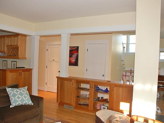 Living Room / Entryway