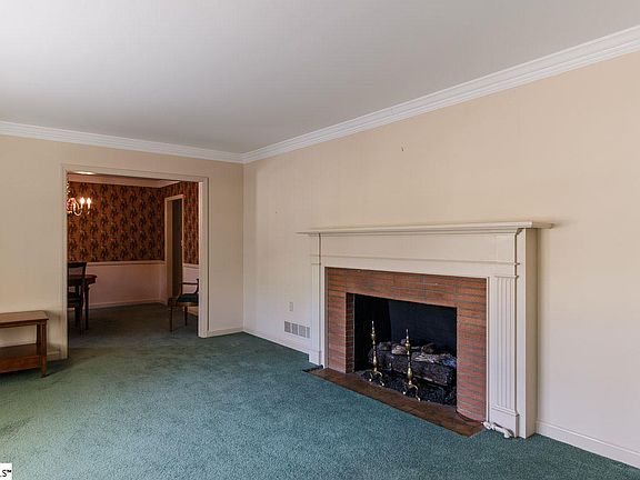 5th image of 107 Chipwood Ln