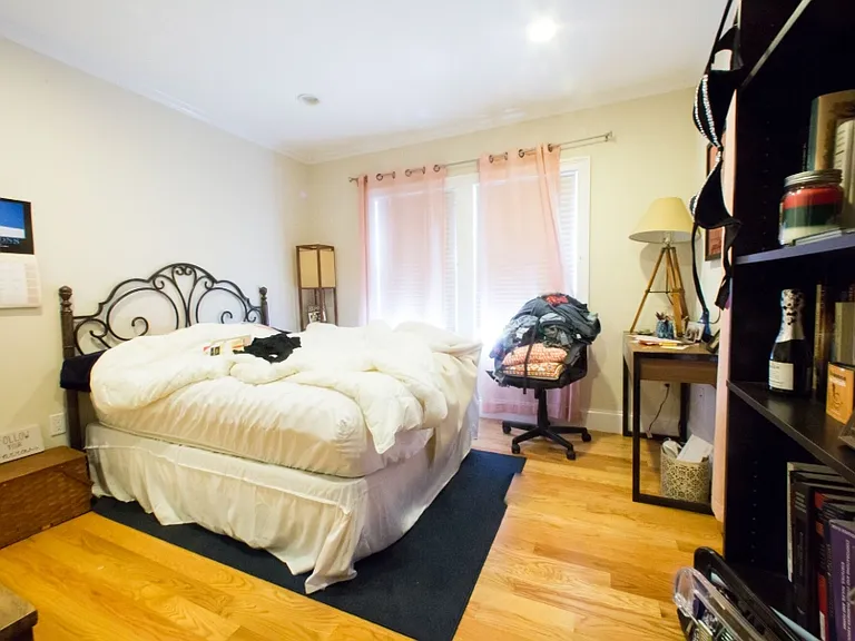 37 Beaconsfield Rd #1B — Photo 5