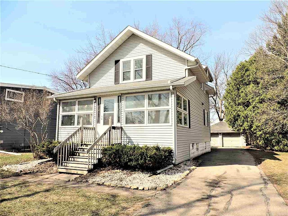 See the detached 2 car garage!