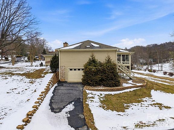 5th image of 3100 Cove Loop Rd