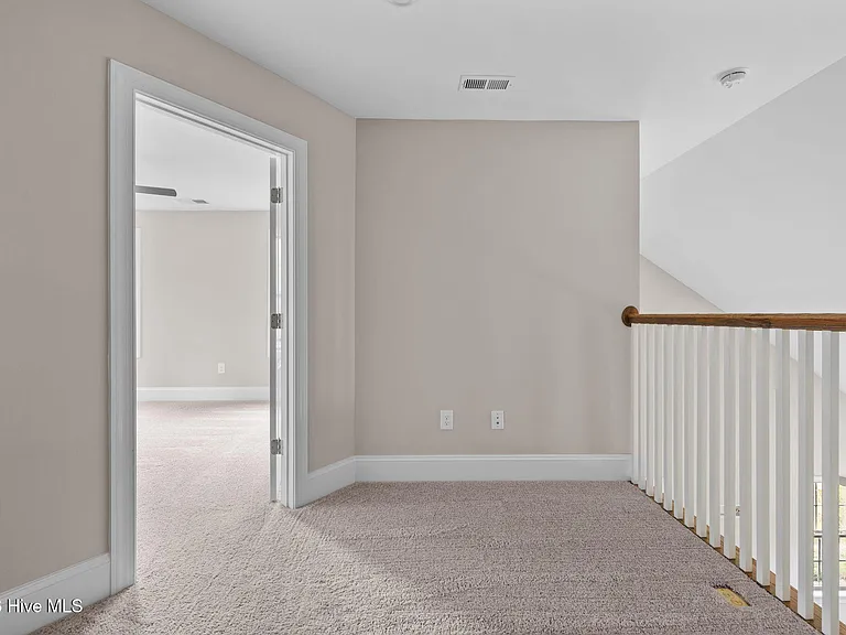 165 Lark Dr — Photo 23