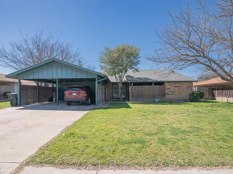 418 Skyline Ave — Photo 1