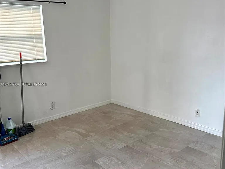 6201 SW 37th Ct #1A — Photo 4