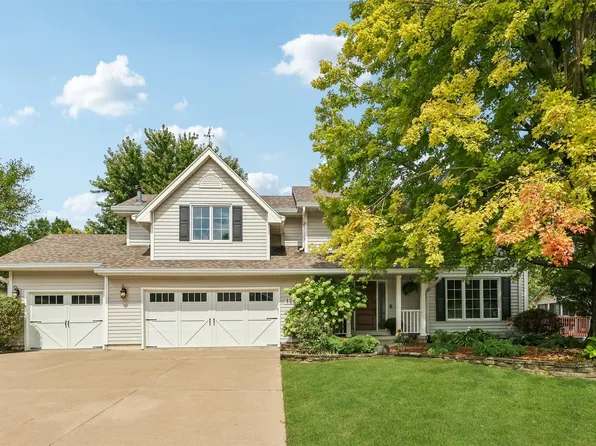12851 Walnut Ridge Dr, Clive, IA 50325
