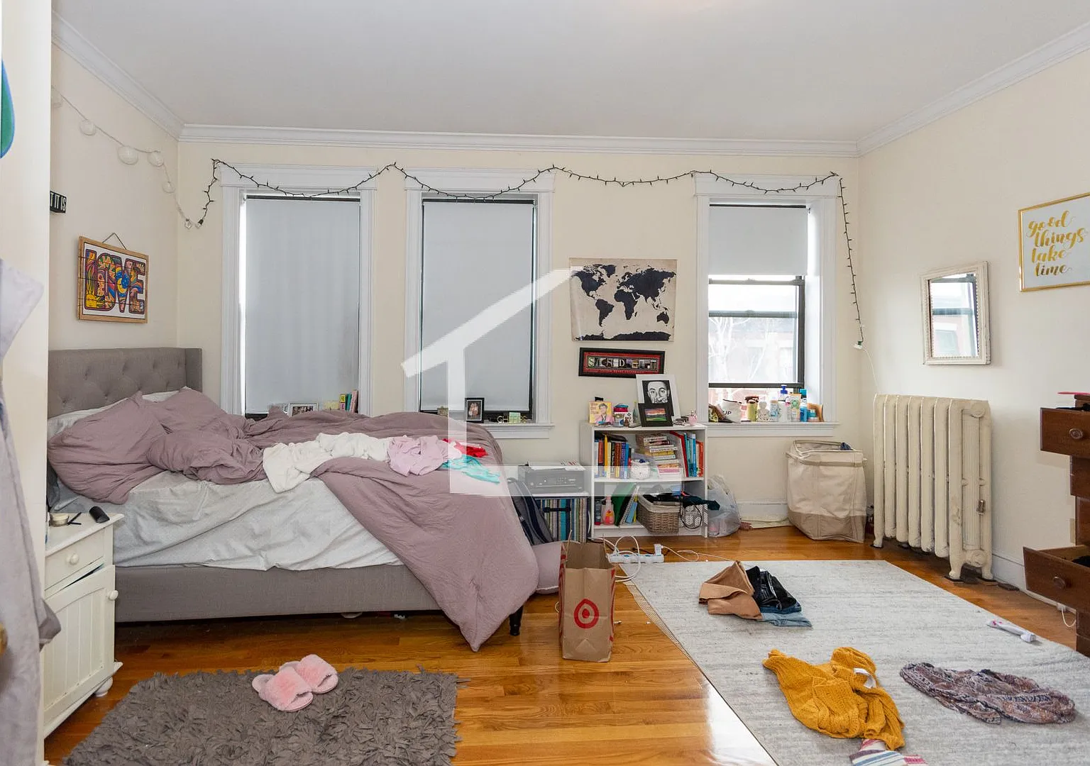 Huge, updated 4 bed in a prime spot in Allston. — Photo 3