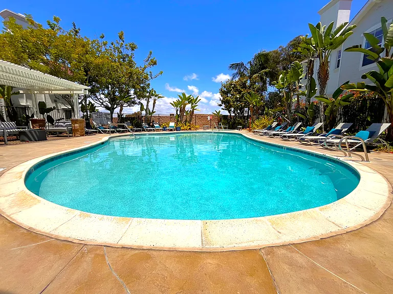 820 Harbor Cliff Way #260 — Photo 2