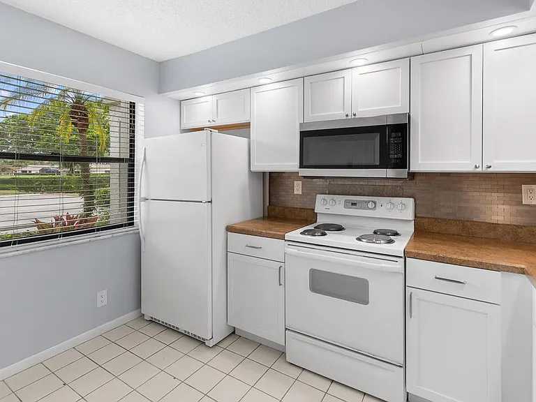 12962 Briarlake Dr #103 — Photo 9