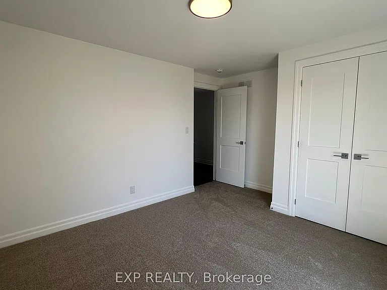 7532 Splendour Dr #UPPER — Photo 18