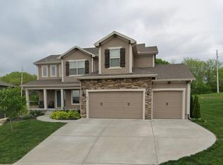 831 Creekmoor Pond Ln, Raymore, MO 64083