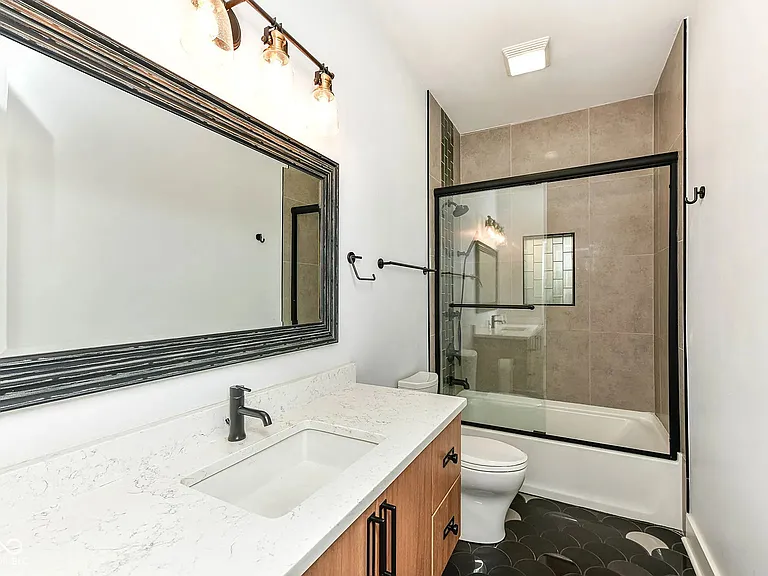 429 E Morris St #1 — Photo 13