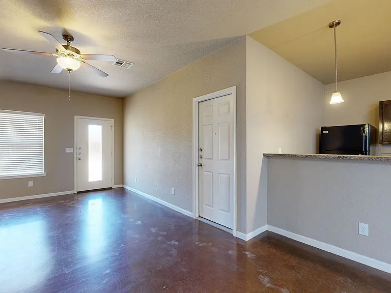 1705 Aztec Trce #B — Photo 6