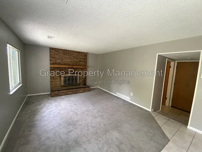 10870 Stuart Cir — Photo 5