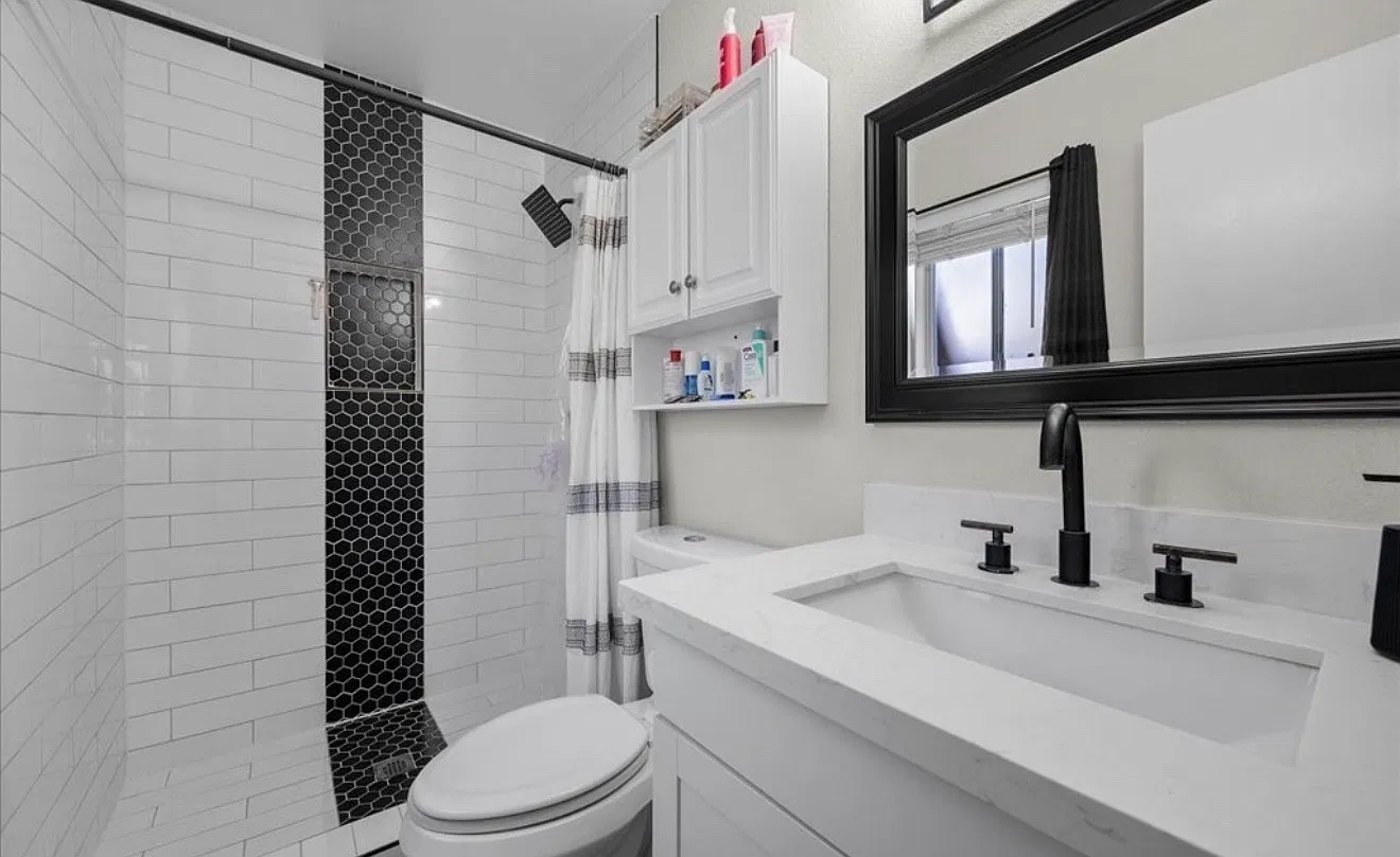 3 bed, 1247 sqft, $2,200 — Photo 4