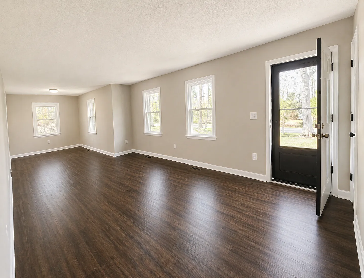 4 bed, 3182 sqft, $2,900 — Photo 3
