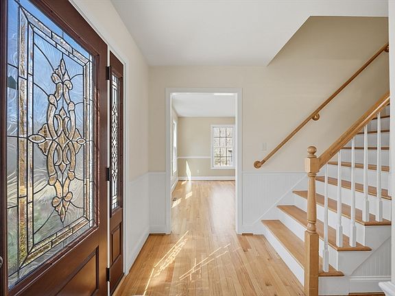 5th image of 1048 Main Rd