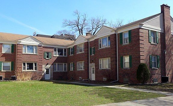 2nd image of 10529 S Artesian Ave APT 2S