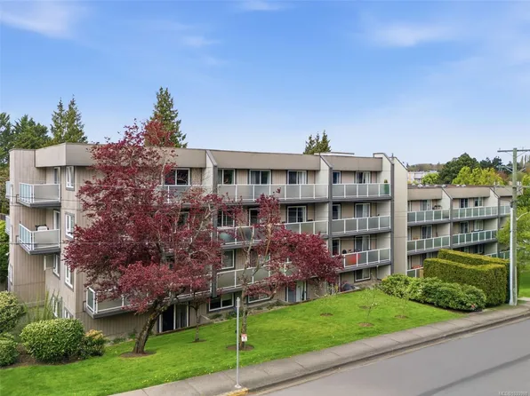 3252 Glasgow Ave #401, Saanich, BC V8X 1M2