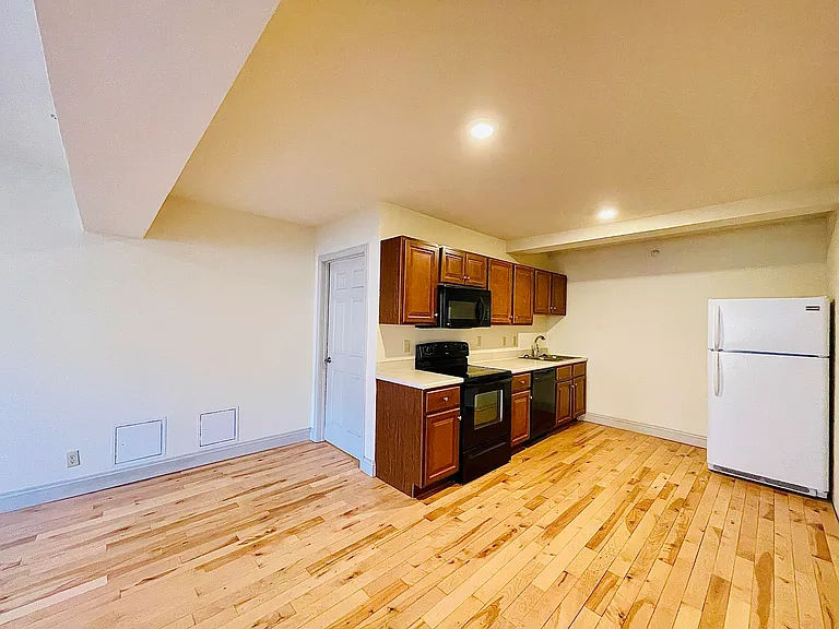 191 College St #303 — Photo 7