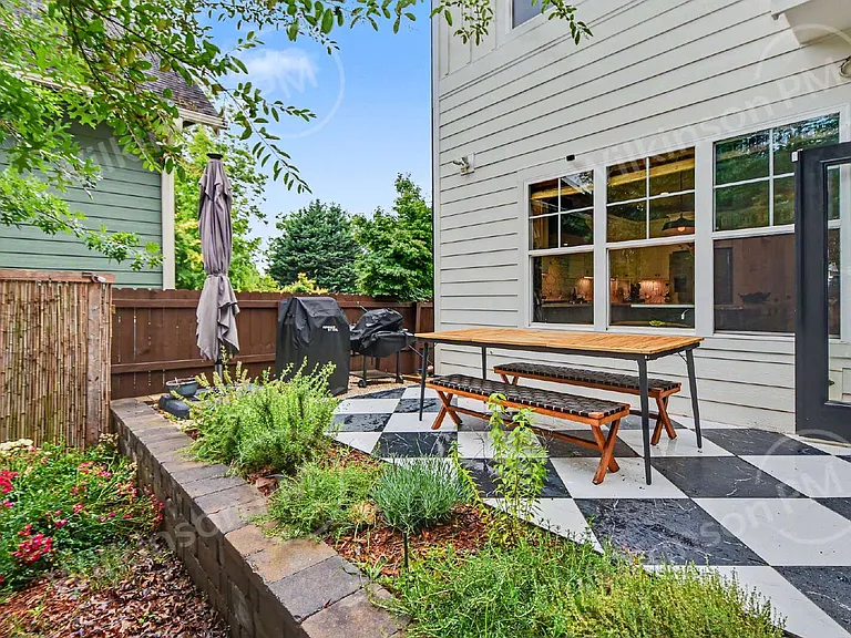221 Gardner Ave — Photo 42