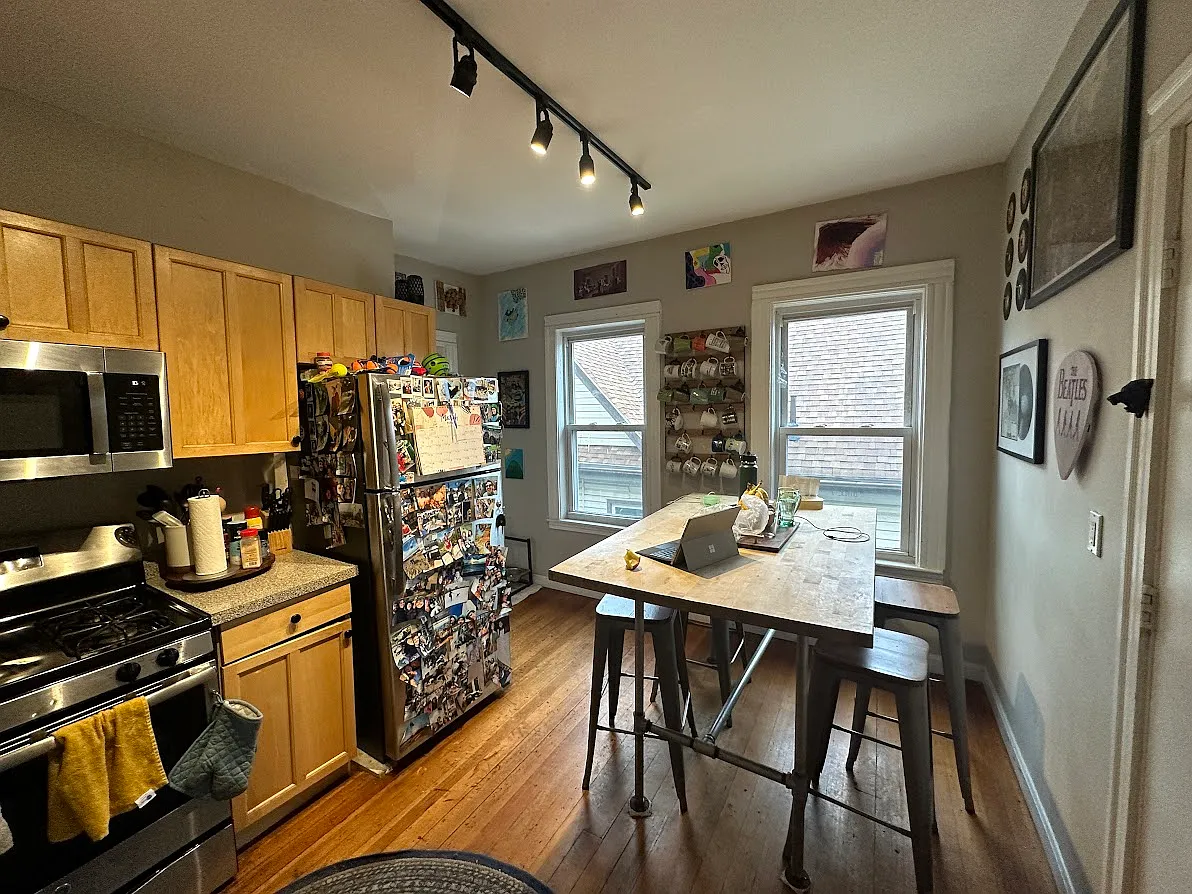 5 bed, 1300 sqft, $4,945 — Photo 2