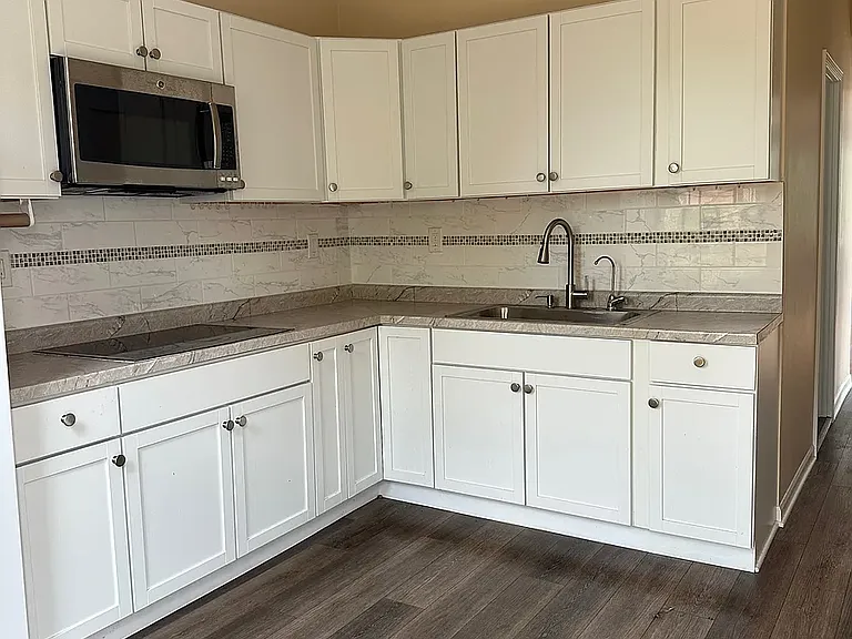 Kitchen. Sink has own water filtering system.
