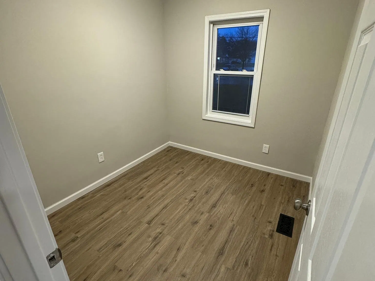 7511 Chalmers Ave — Photo 4