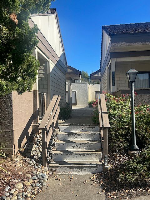 1st image of 6090 Montgomery Ct