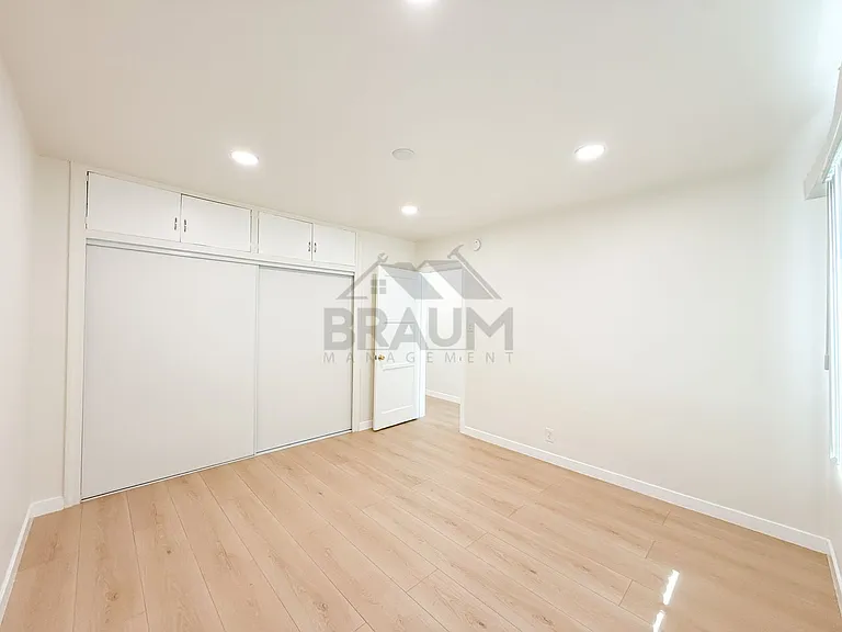 15550 Vanowen St — Photo 28