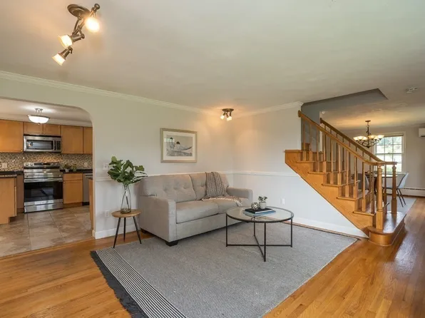 41 Breckenridge Rd, Hadley, MA 01035