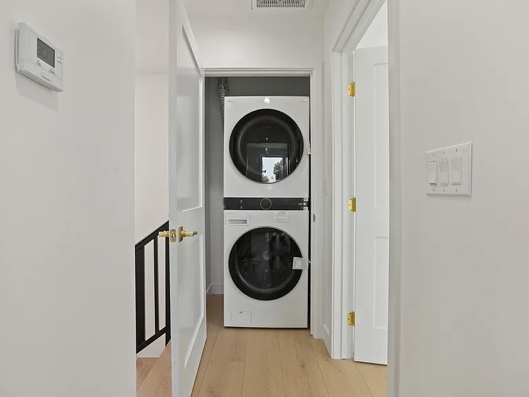 11504 Valjean Ave — Photo 14