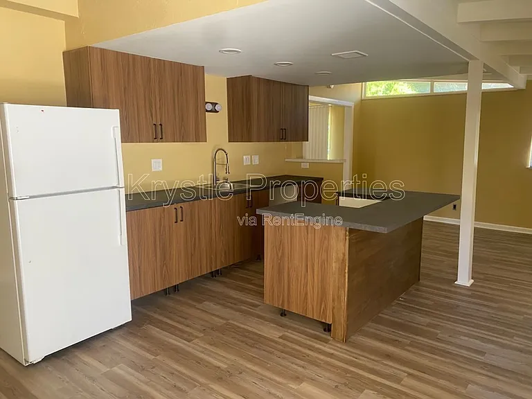 1114 Coronel Ave — Photo 5
