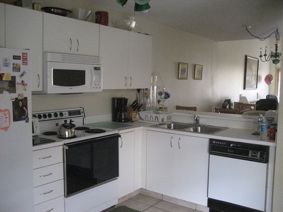 2nd image of 1605 Maplewood Dr