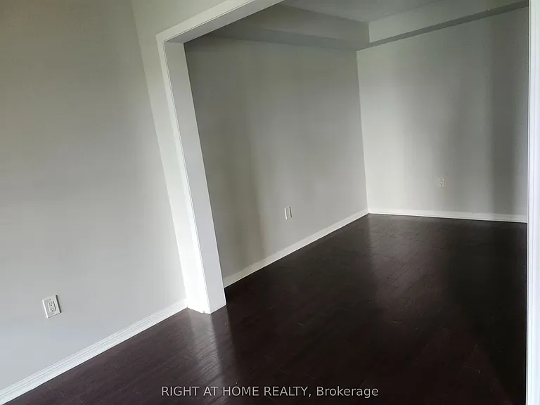 786 Bolingbroke Dr — Photo 4