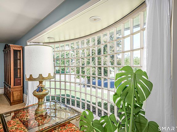4th image of 821 Townsend Avenue