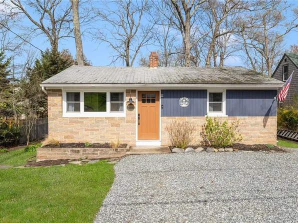 22 Spindrift Dr, Saunderstown, RI 02874