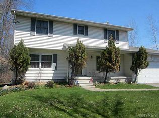 5725 Fisk Rd, Lockport, NY 14094