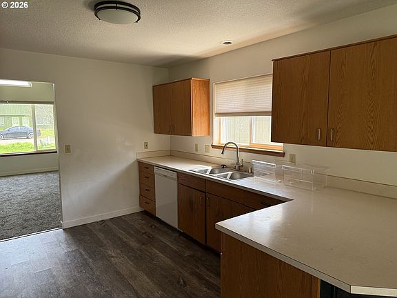 4th image of 108 Cowan Ct