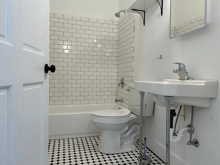 1700 S College St #0 — Photo 7